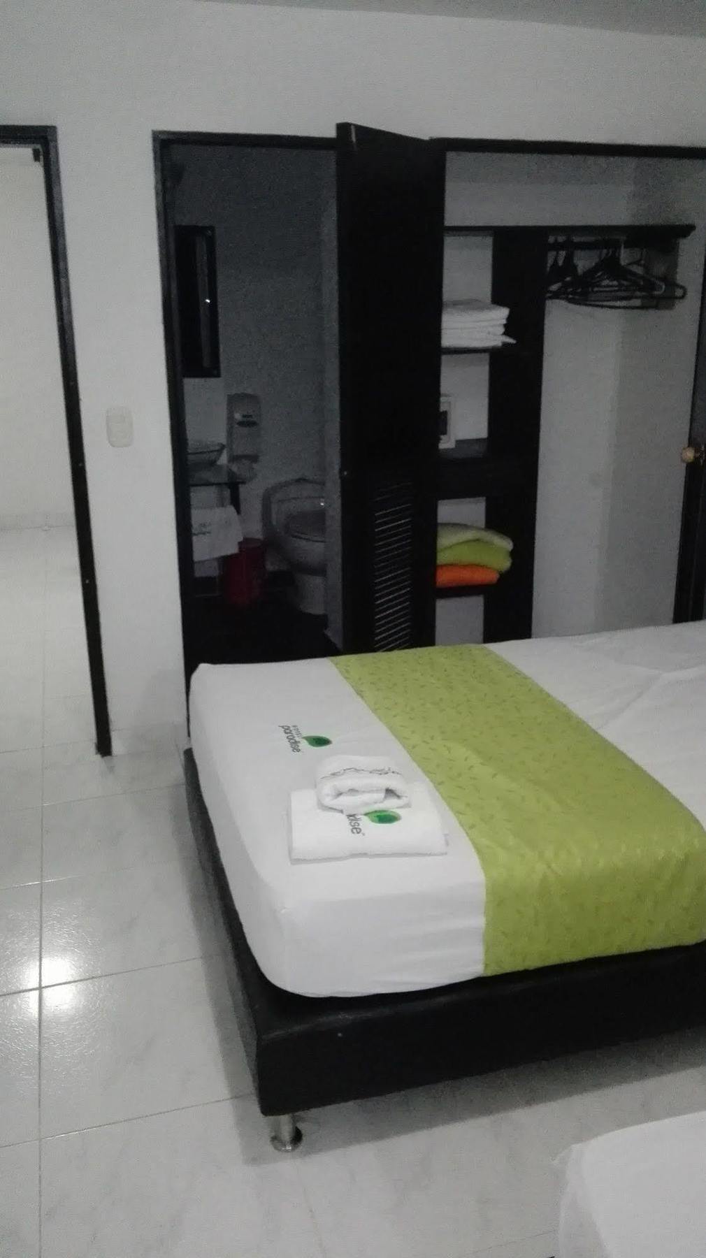 Hotel Paradise Lleras Medellín Extérieur photo